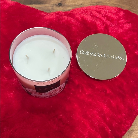 Bath & Body Works Rose Candle - Pink and Gold - Picture 2 of 4